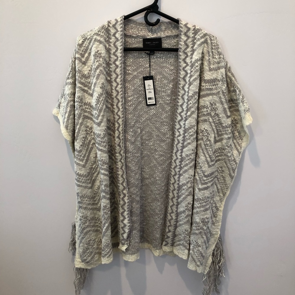 Romeo & Juliet Oatmeal Sweater Poncho sz M NWT
